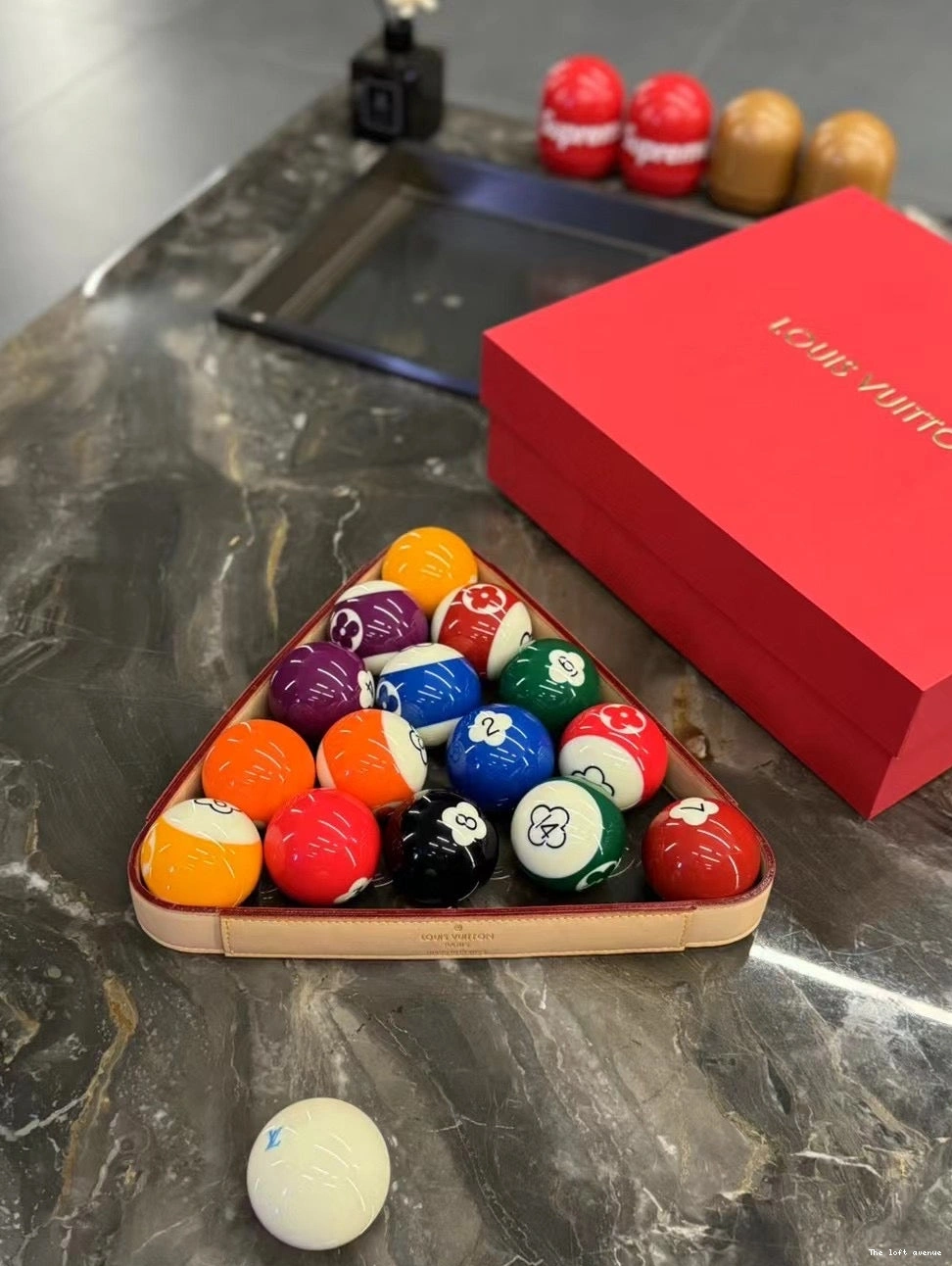 LV TABLE POOL SET 0712